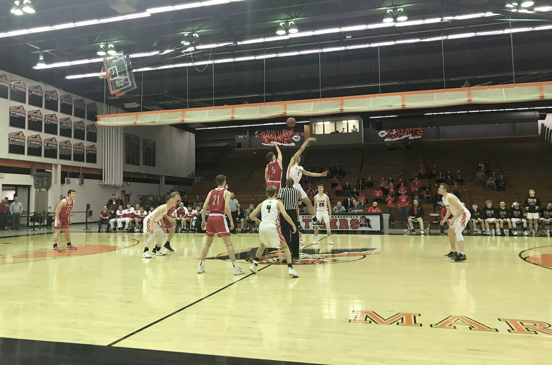 Chi-Hi boys basketball vs Neenah Division 1 sectional semis in Marshfield 3-12-20